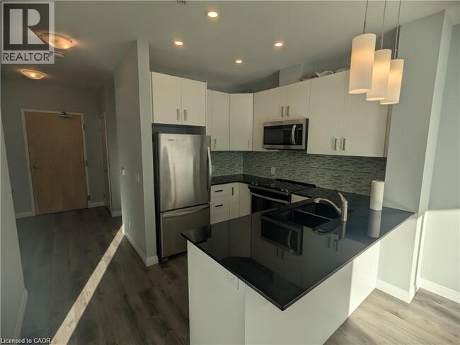 Building Photo - 104 Garment St