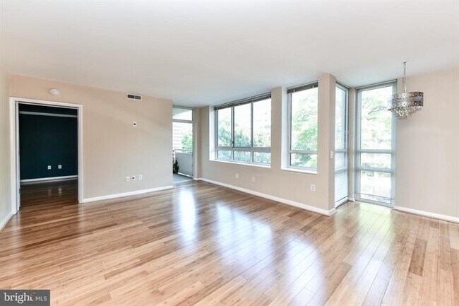 Building Photo - 350 G St SW