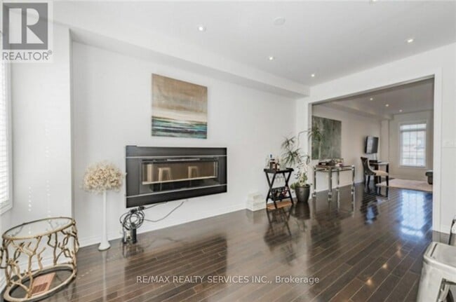 Building Photo - 74 Aldersgate Dr