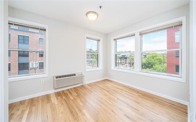 Building Photo - 133 Harrison St
