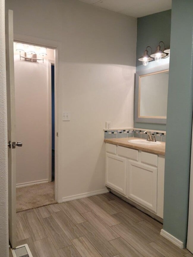 Foto del edificio - 930 NW Donahoo St