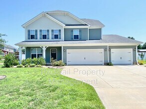 Building Photo - 217 Manor Dr