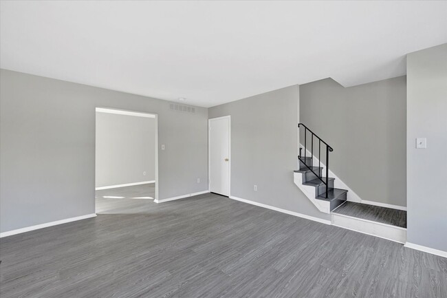 Building Photo - 3433 Saluda Rd