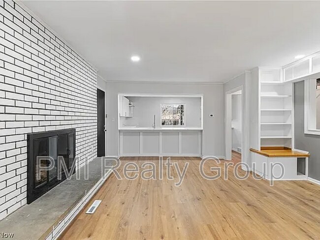 Foto del edificio - 607 Castle Blvd