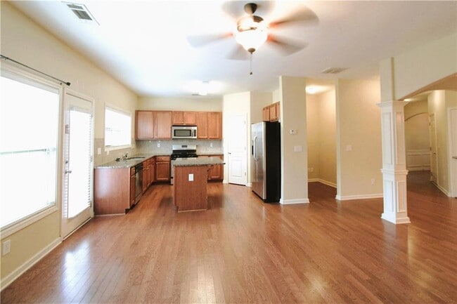 Building Photo - 6105 Crested Moss Dr