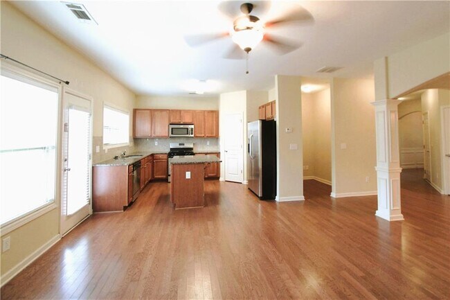 Foto del edificio - 6105 Crested Moss Dr
