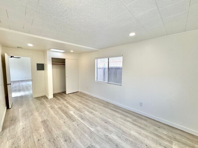 Foto del edificio - 4858-4860-4862 Orchard Avenue