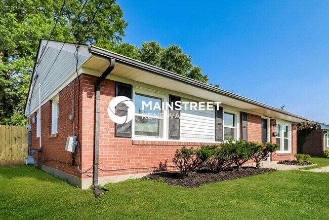Building Photo - 3 Bedroom Pet-Friendly Home in Louisville, KY with Main Street Renewal