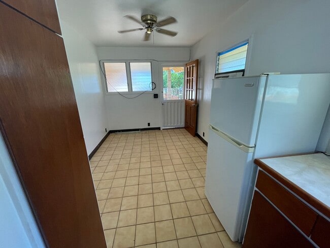 Building Photo - COZY KAIMUKI COTTAGE- UTILITIES AND PARKIN...