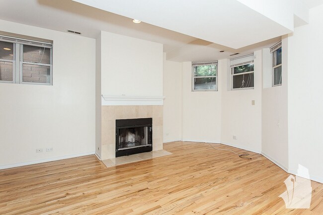 Foto del edificio - 2320 N Southport Ave