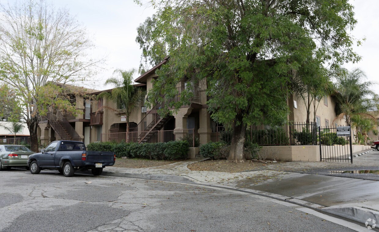 Primary Photo - Villa Paseo
