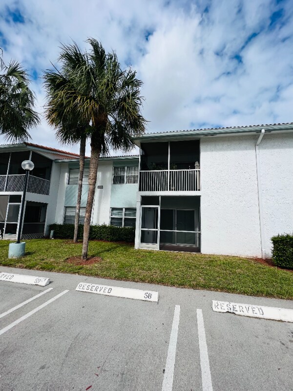 Foto principal - 2720 Forest Hills Blvd