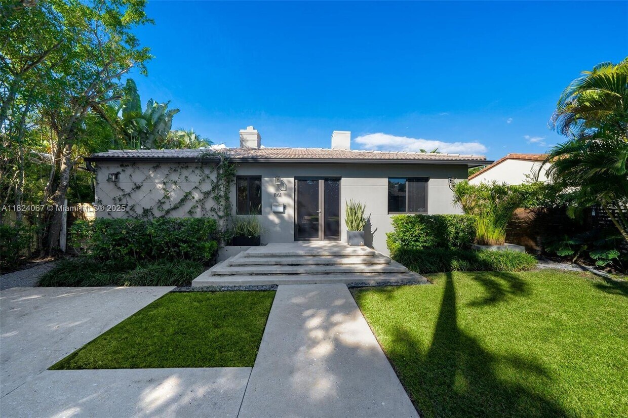 Foto principal - 861 NE 74th St