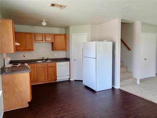 Cocina - 404 Kings Way Dr