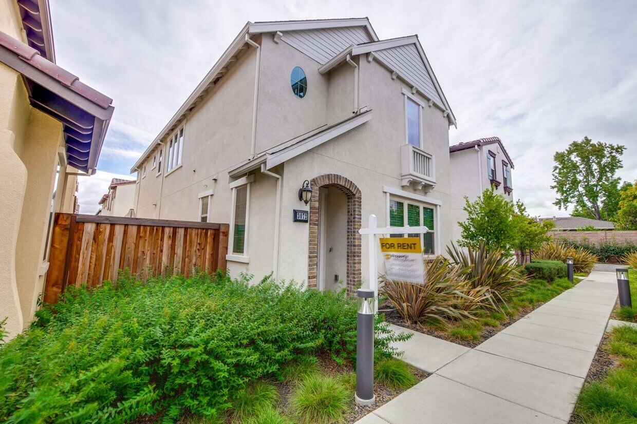 Foto principal - Gorgeous Santa Clara Home with Pool, EV Ho...