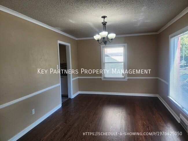 Building Photo - 7320 Charlotte-