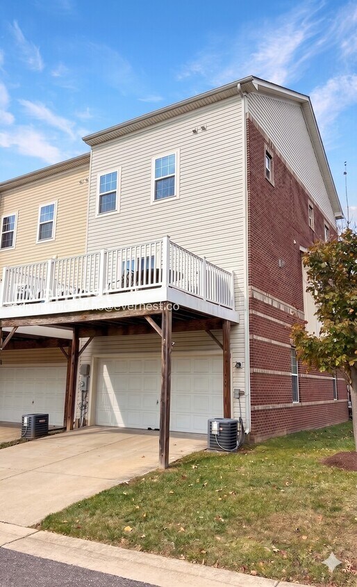 Foto del edificio - 3-Bed/4-Bath Town Home with Garage/Available Soon!