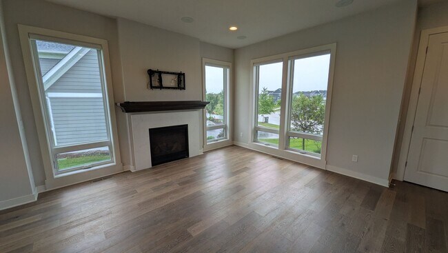 Building Photo - Amazing updated Chaska 4 bedroom home!