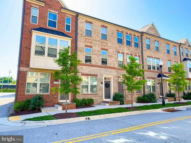 Building Photo - 203 S Newkirk St