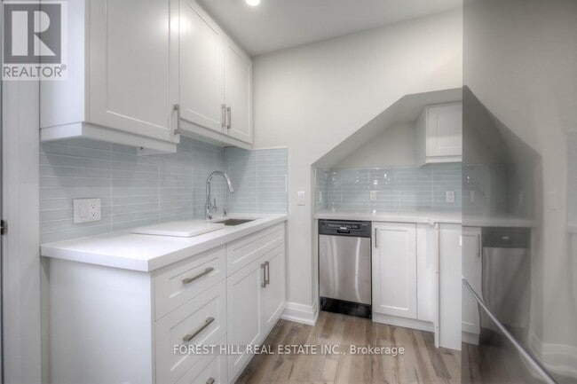 Photo du bâtiment - 1747 Bathurst St