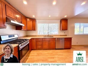 Building Photo - 1732 Las Gallinas Ave