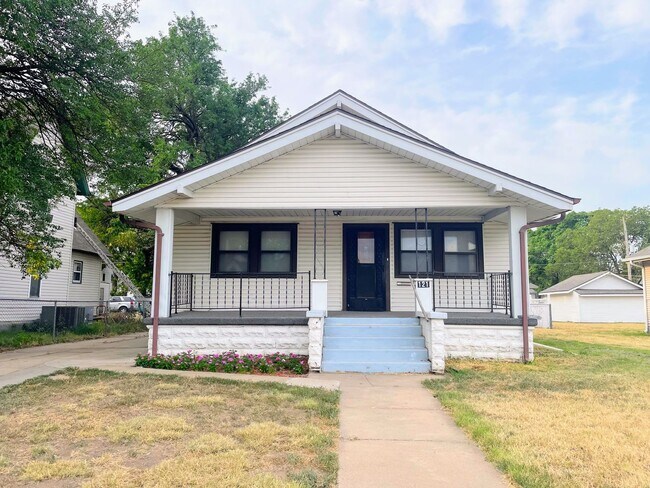 Building Photo - 3 Bedroom With Oversized Garage
