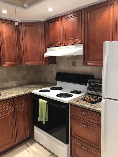 Building Photo - 481 Normandy Ln