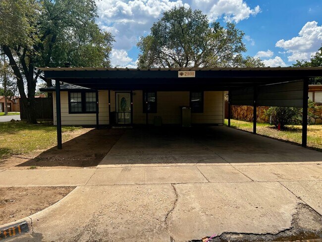 Foto del edificio - Unique & Charming 3 Bedroom Home