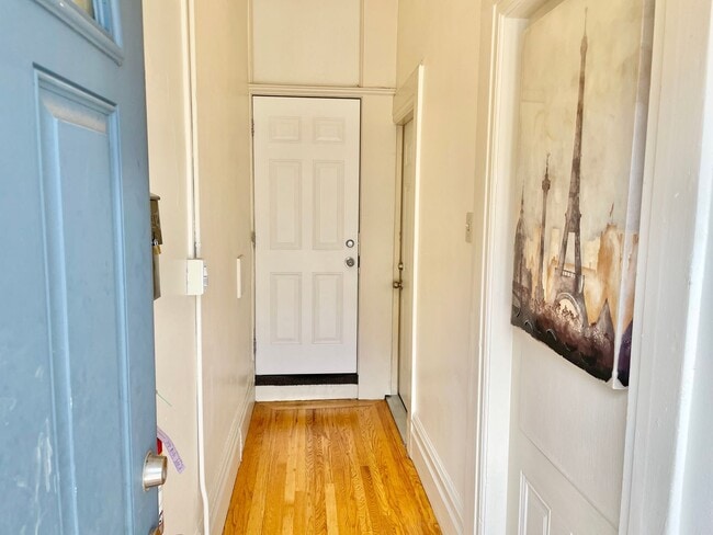 Building Photo - The Heart of the Mission - Spacious 1BR/1BA First Floor Apartment in Gated 4-Plex! Laundry! PROGR...