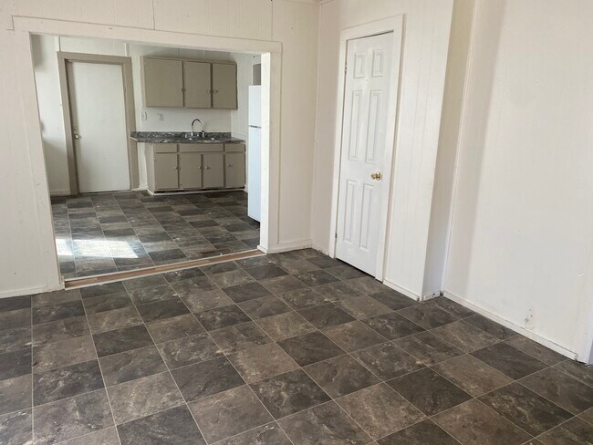 Building Photo - 620 Riggs St