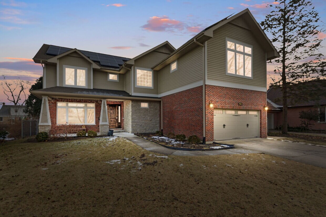 Foto principal - 9127 Menard Ave