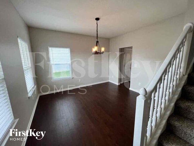 Building Photo - 8858 Hemingway Dr