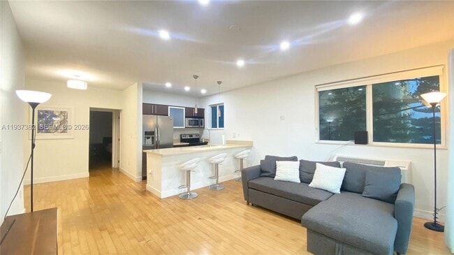 Foto del edificio - 7171 Bay Dr