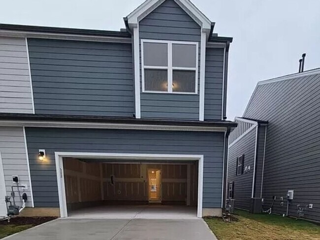 Foto del edificio - 3 Bedroom Townhome in Raleigh