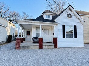 Building Photo - 424 Woodland Ave