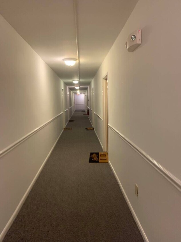 Hallway - 910 Hope St