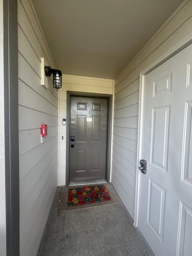 Building Photo - 2Bd 2Ba Waterfront Mariners Cove Condo in ...