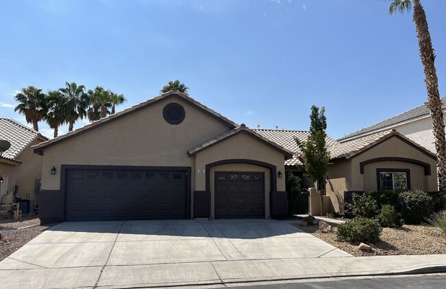 Building Photo - Green Valley Single Story 3 Bedroom 3 1/2 Bath 3 Car Garage in a Gated Community