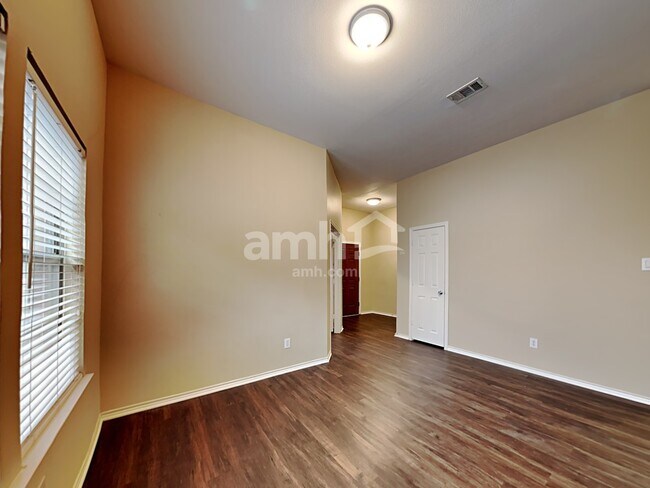 Foto del edificio - 1613 Castle Creek Drive
