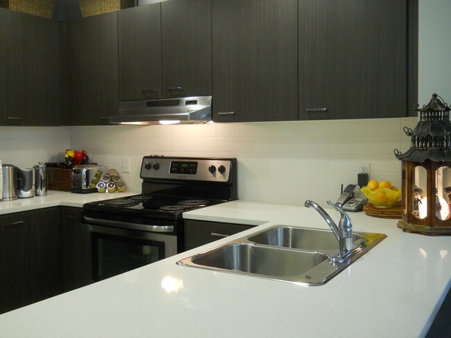 Building Photo - The Shore