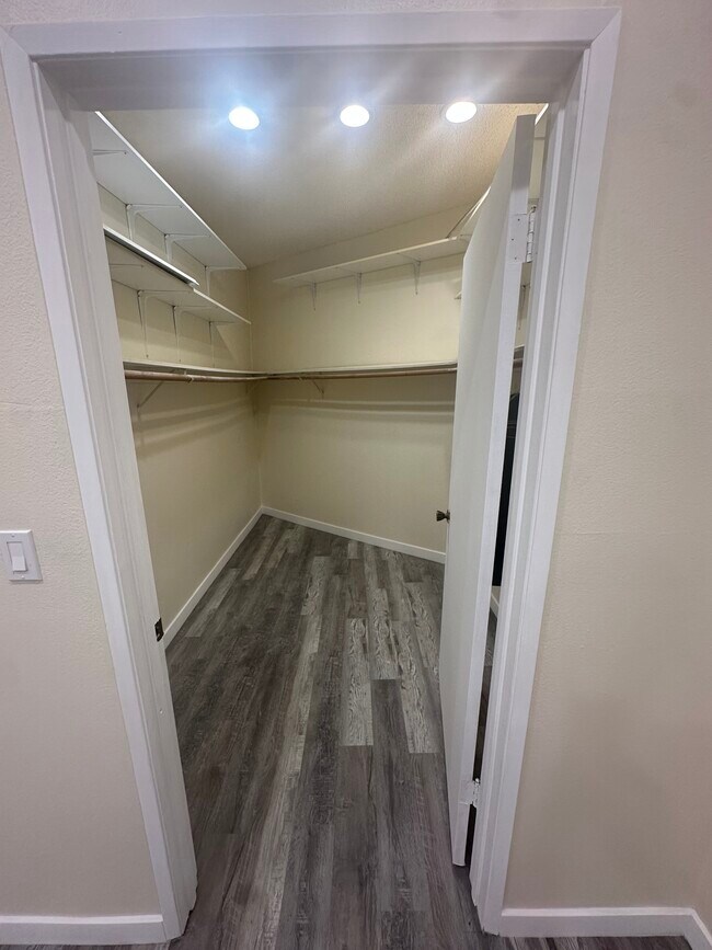 Foto del edificio - 2900 Fairway Ave