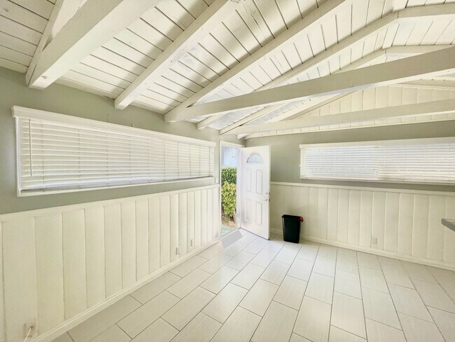 Foto del edificio - 4559 W 159th St