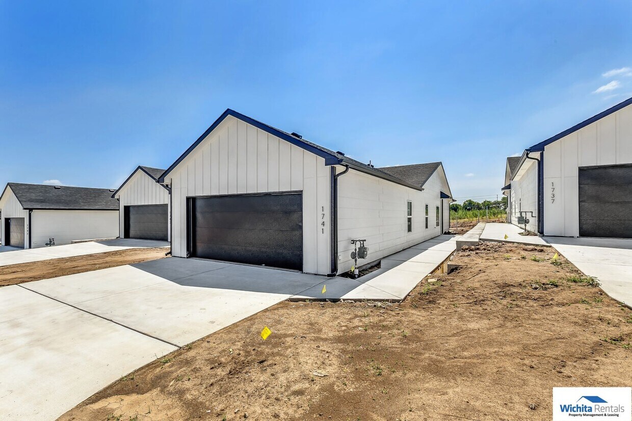 Primary Photo - 1741 - 1743 S. Hickory Creek Ct.