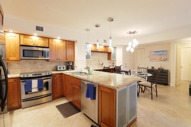 Building Photo - 180 Yacht Club Way