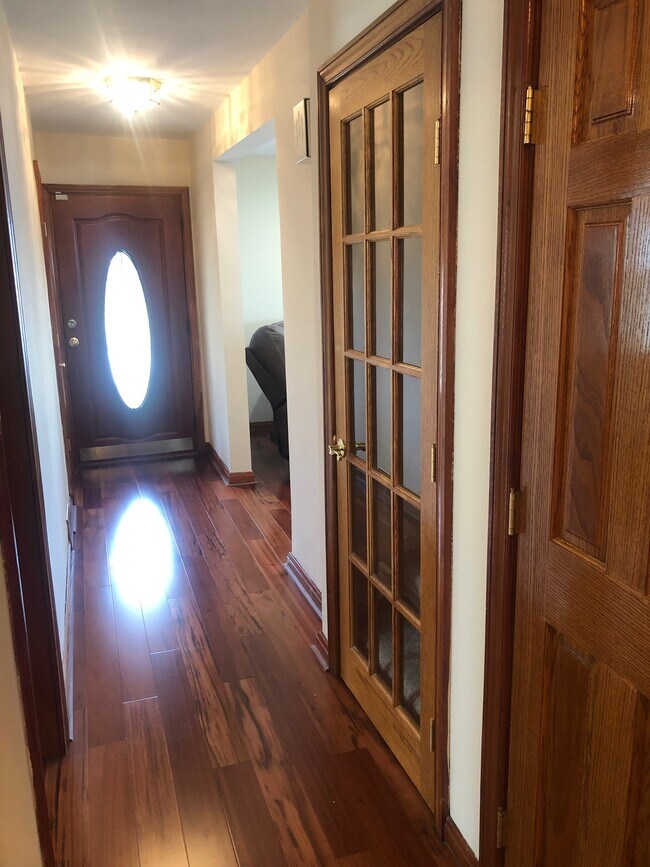 Building Photo - 829 Snider St