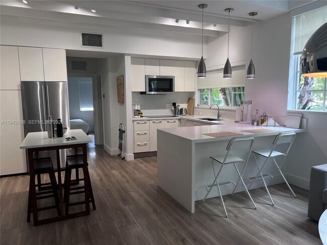 Building Photo - 701 Meridian Ave