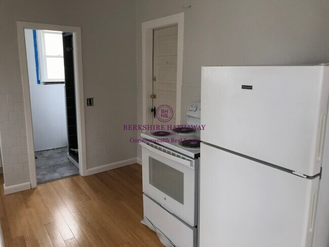 Building Photo - 35 Rossmore St