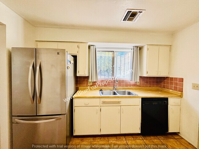 Foto del edificio - 2712 N Cloverland Ave