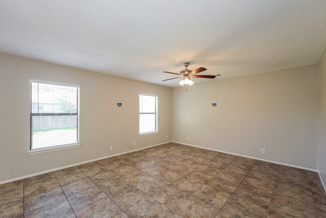 Building Photo - 3191 Beacon Field Dr