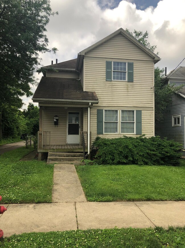 Photo - 1820 Clarendon Ave House